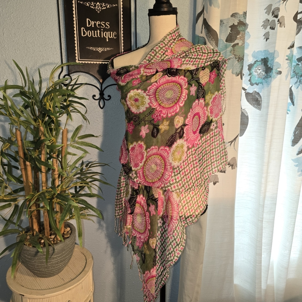 Vera Bradley Fringe Scarf in Olivia Pink